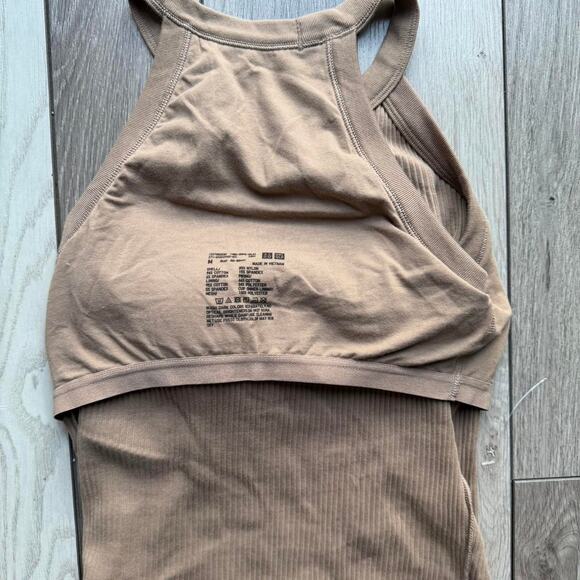 uniqlo Tan ribbed tank top tanktop - Picture 3 of 5